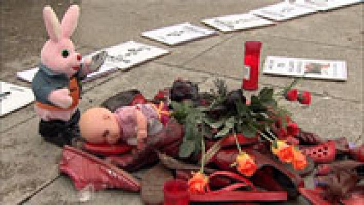 Telediario 1 - En los últimos 10 años más de medio millón de niños han sido víctimas de la violencia de género