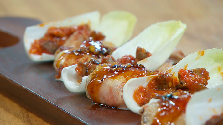 RTVE Cocina - Ensalada de endibias con costillita de cabrito