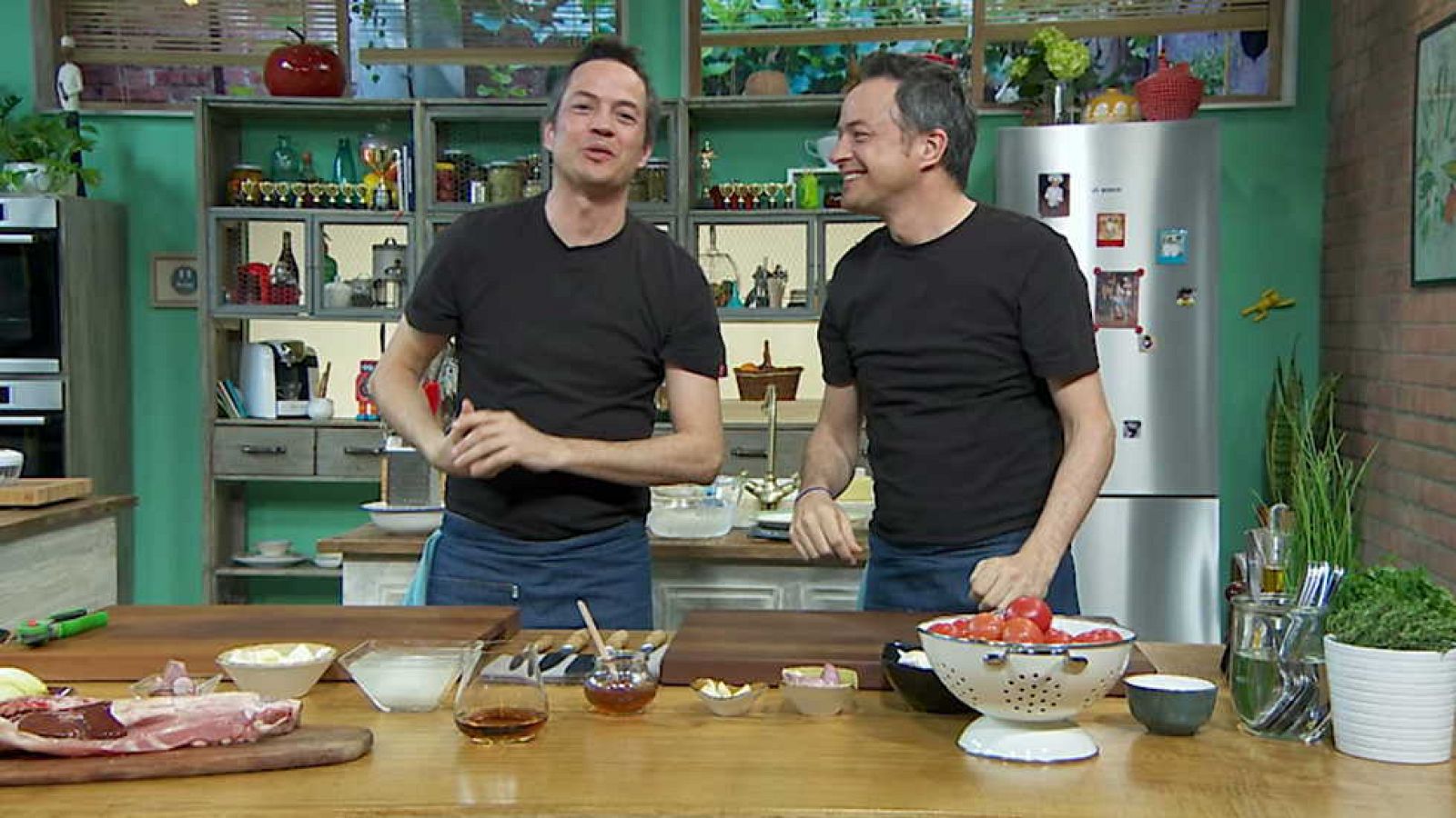 Torres en la cocina - Ensalada de endibias con costillas de cabrito y cake de limón - ver ahora