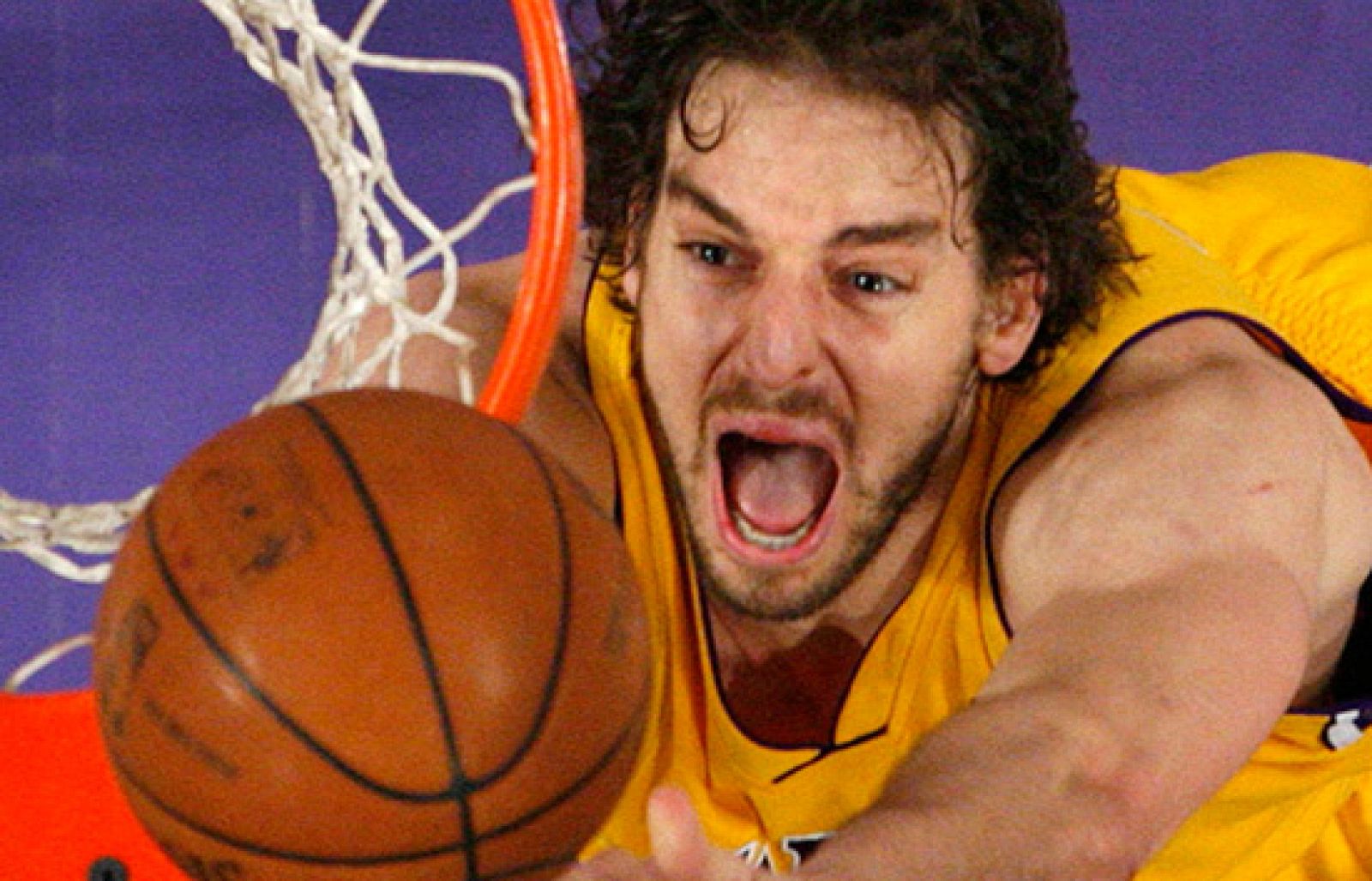 El jugador español de los Ángeles Lakers, Pau Gasol, ha visitado el escenario en el que se va a disputar el Fin de semana de las estrellas.