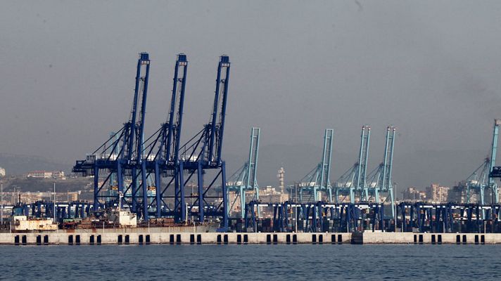 Telediario 1 - La patronal del sector de la estiba se reúne en menos de una hora para decidir si acepta la última propuesta de los sindicatos