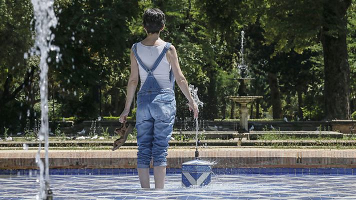 Telediario 1 - La primera ola de calor llega a su punto álgido con máximas de 42 grados