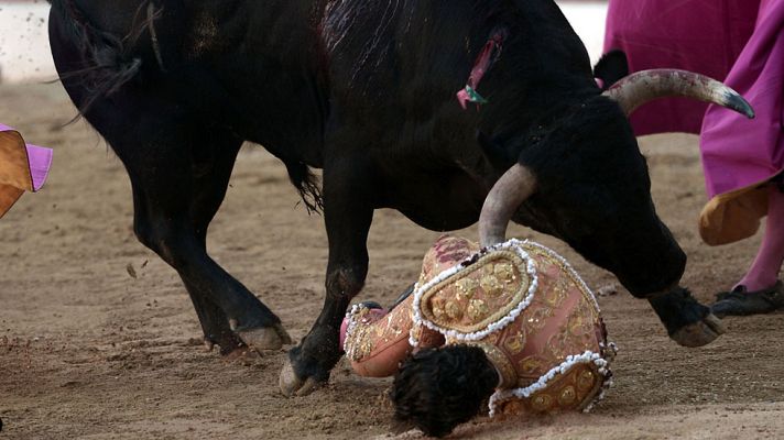 Telediario 1 - Polemica en las redes sociales tras la muerte del torero Ivan Fandiño