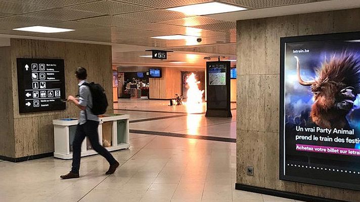 Telediario 1 - Abatido un hombre con explosivos en Bruselas