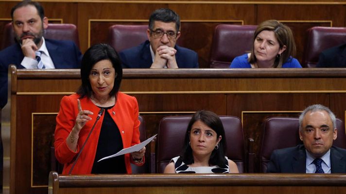 Informativo 24h - Robles acusa a Rajoy de "abdicar" de sus funciones con la amnistía fiscal durante la sesión de control al Gobierno.