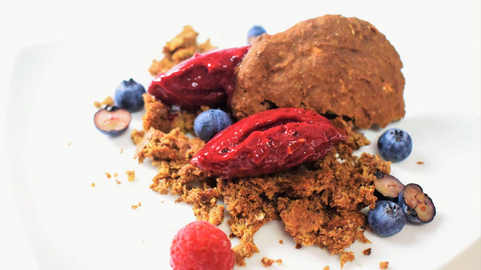 BloggerMC5 - Galleta de berenjena con sorbete de frutos rojos | Ver