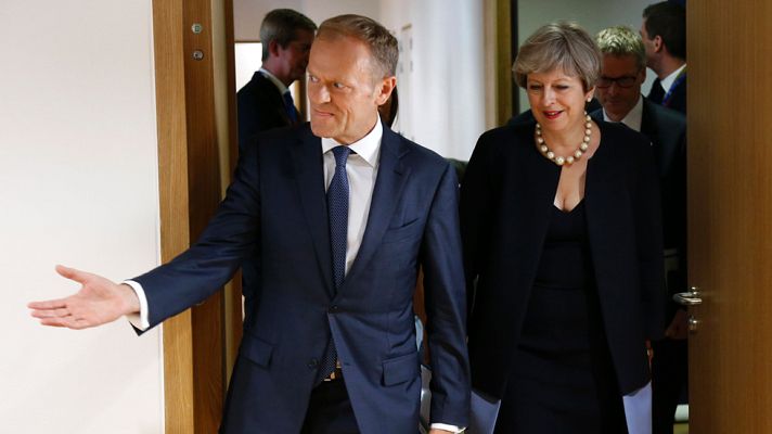 Telediario 1 - Tusk "sueña" con retroceder el 'Brexit' y May promete defender a los ciudadanos comunitarios en suelo británico