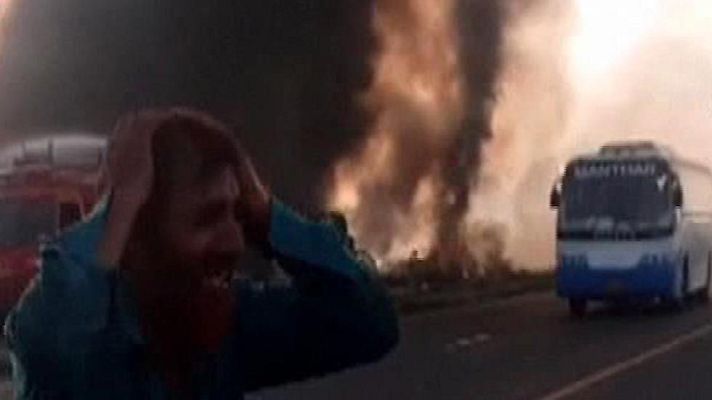 Informativo 24h - Estalla camión cisterna en Pakistán