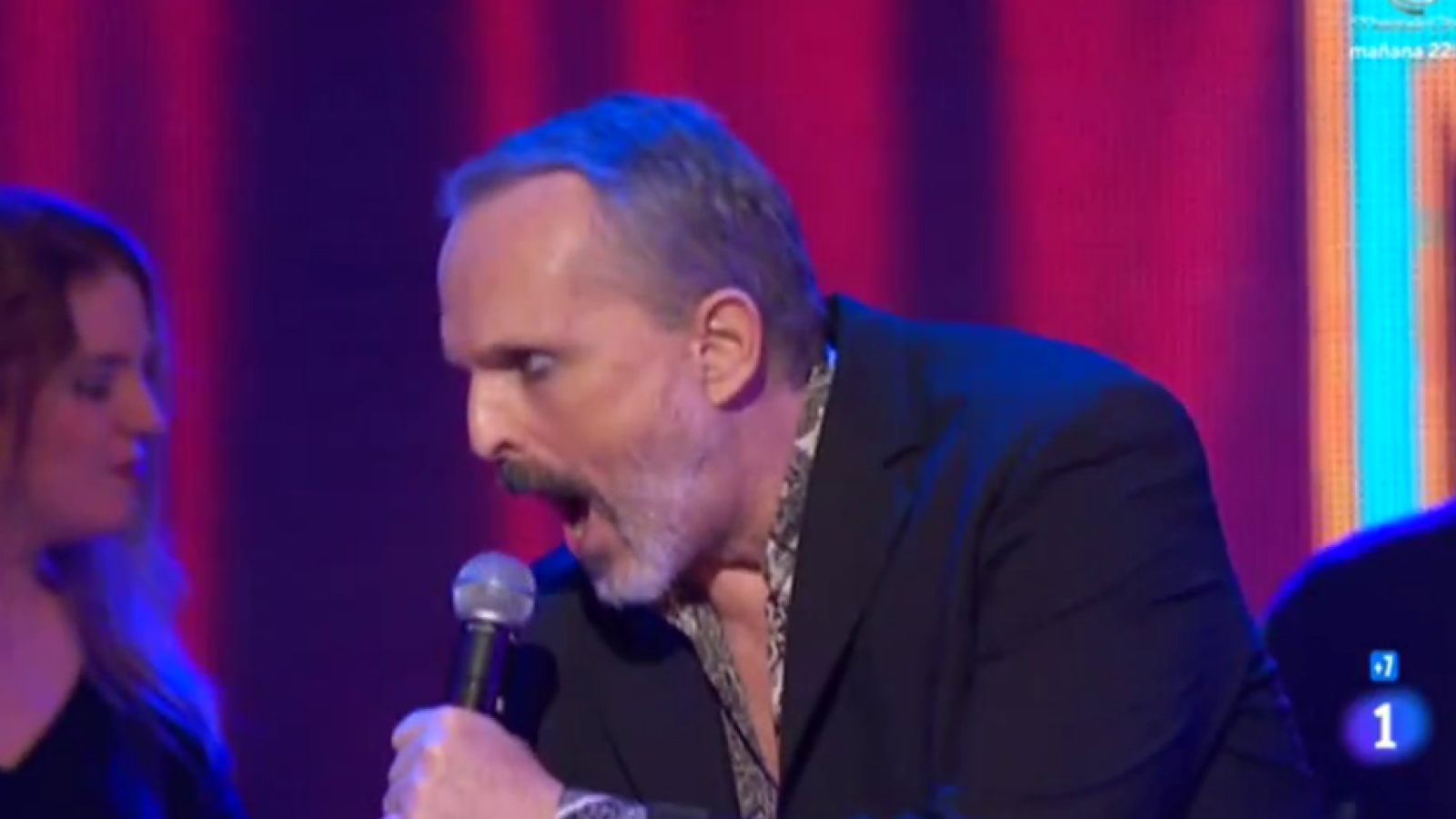 No es un sábado cualquiera - Miguel Bosé interpreta 'Nena'