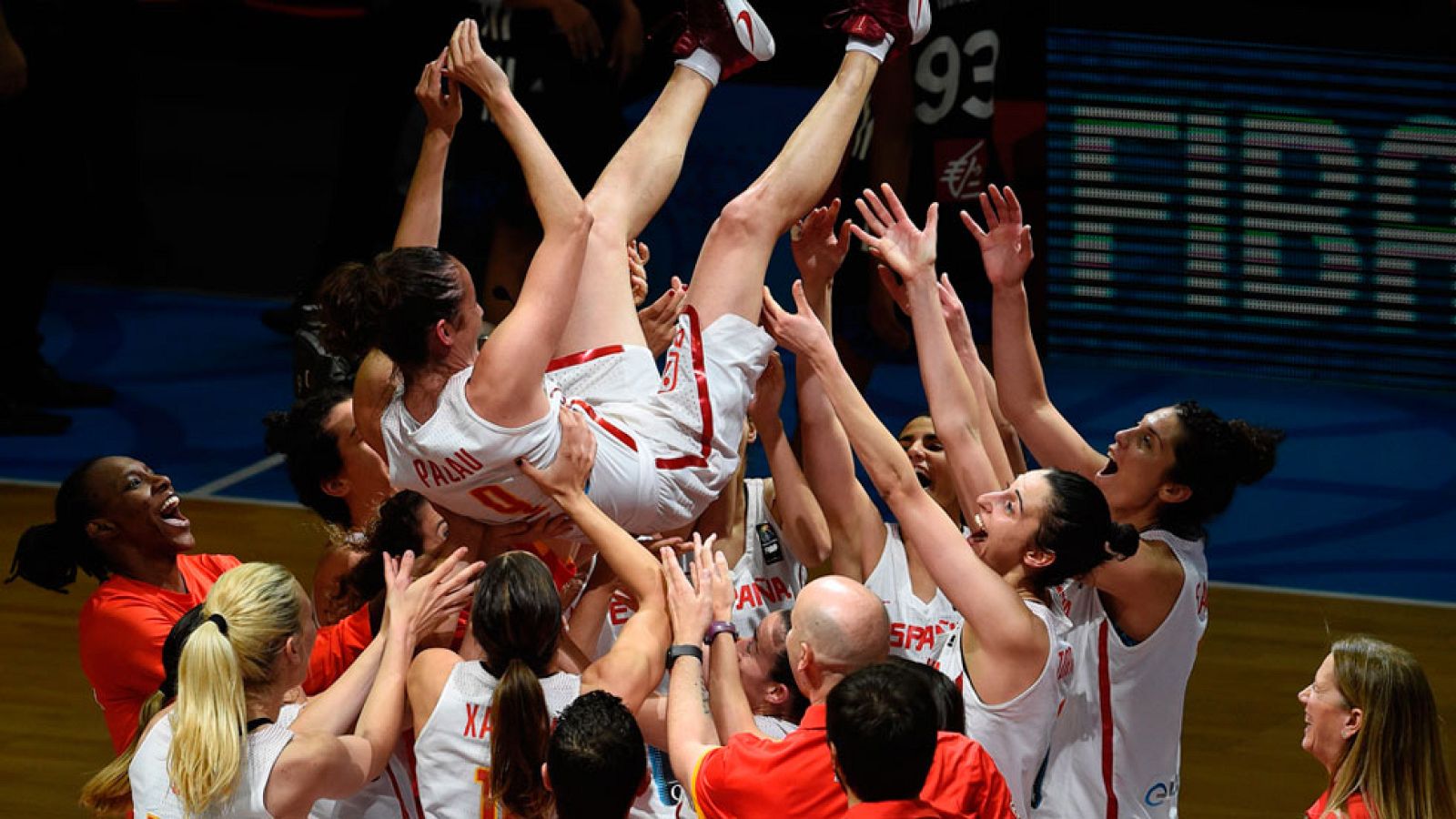 España festeja a lo grande la consecución del oro europeo