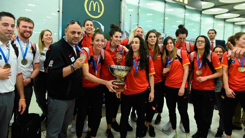 Rajoy recibe en La Moncloa a las campeonas de Europa de basket - Baloncesto en RTVE | Ver
