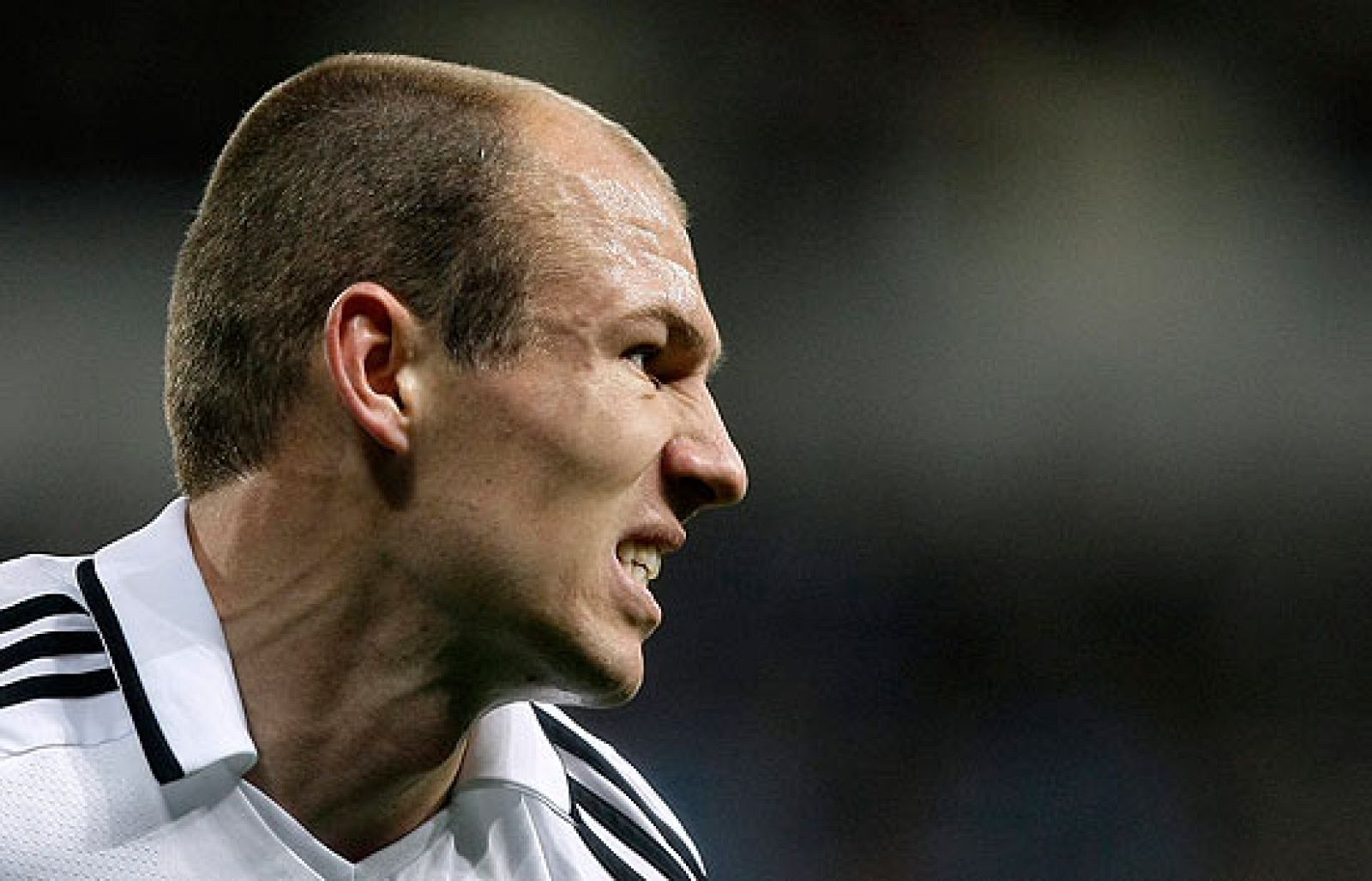 Robben y Sneijder bajas para Gijón