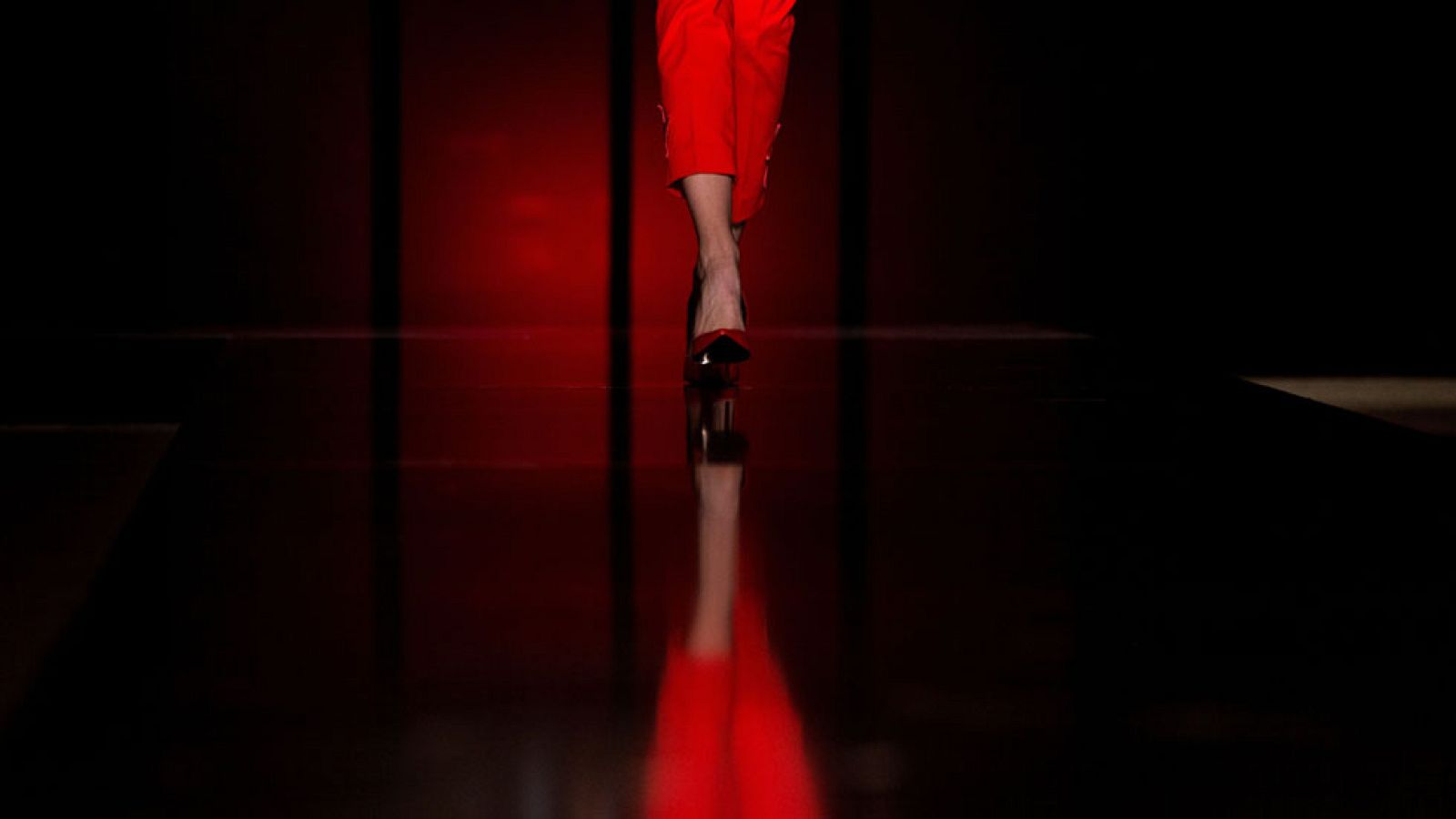 080 Fashion Barcelona,  sobre la pasarela siguen desfilando propuestas coloridas y llenas de vida