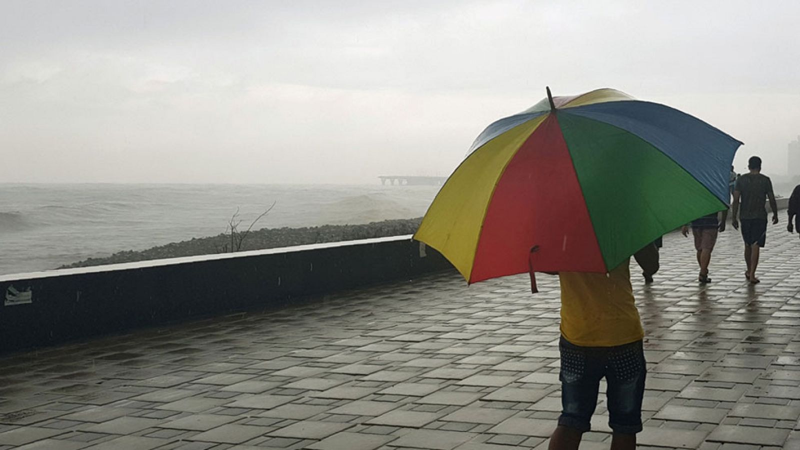 28 provincias están en riesgo por viento,  lluvias, tormentas y olas, que serán fuertes en el norte