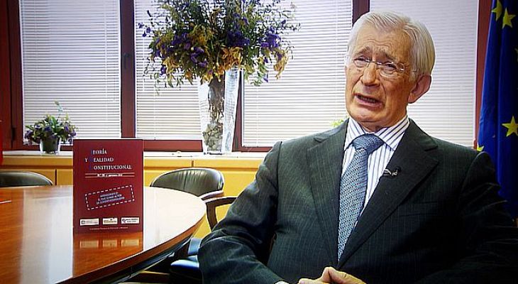 Universo UNED - Teoría y Realidad Constitucional