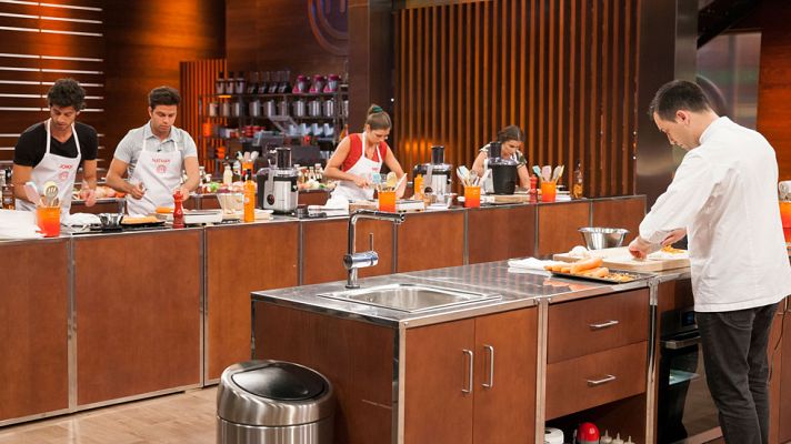 MasterChef - MasterChef 5 - Miri roba ingredientes durante el cocinado