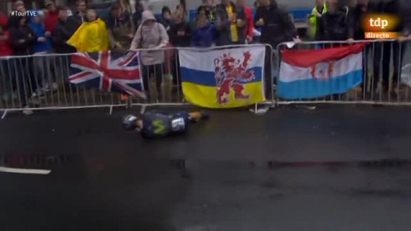 Caída de Alejandro Valverde en la etapa prólogo del Tour 2017