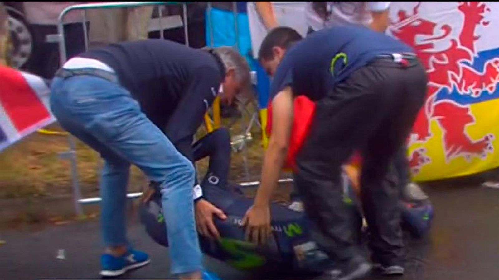 Valverde se despide del Tour tras una durísima caída | Ver