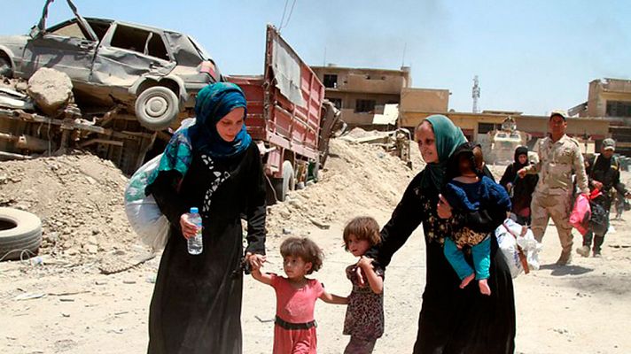 Telediario 1 - El ejército iraquí apoyado por las milicias kurdas y chiíes siguen combatiendo en el centro de Mosul contra el último reducto yihadista