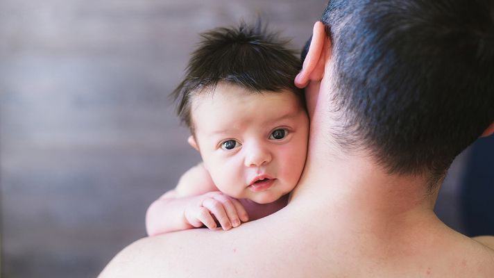 Telediario 1 - El apellido paterno deja de tener prioridad al inscribir a un recién nacido