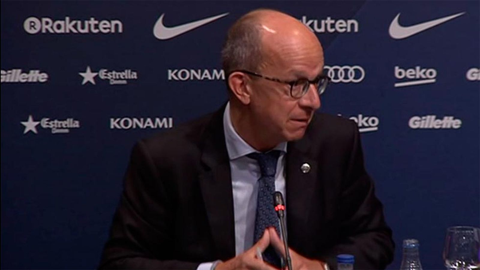 El Barça admite que usa Seient Lliure para vender entradas VIP | Ver