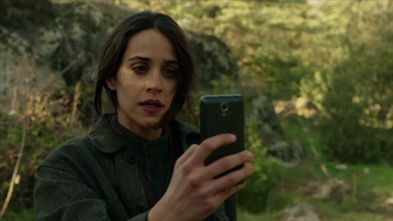 El Ministerio del Tiempo - Lola Mendieta salva la vida a la patrulla