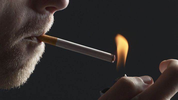 Telediario 1 - Un equipo de TVE sigue el desarrollo de una operación policial contra el contrabando de tabaco en Cataluña