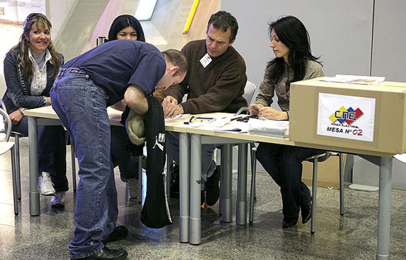 Telediario fin de semana en cuatro minutos - 15/02/09 | Ver