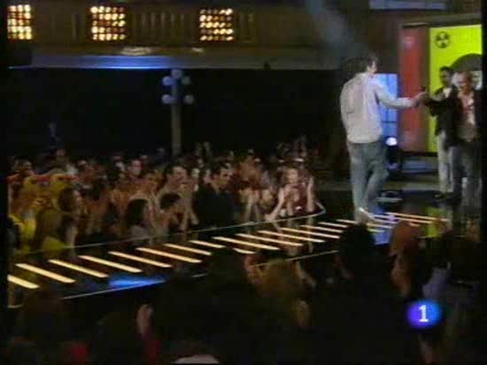 Eurovisión 2009 - Resbalón del candidato para ser parte del jurado - Eurovisión | Ver