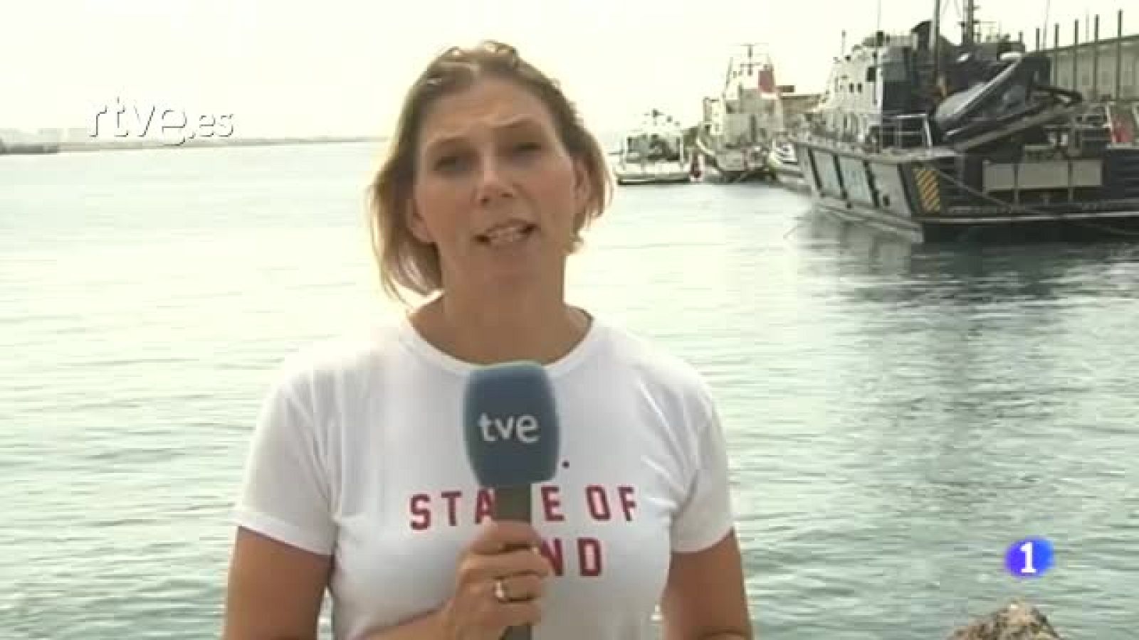 Búsqueda de una cincuentena de inmigrantes tras el hundimiento de una patera en Alborán | Ver