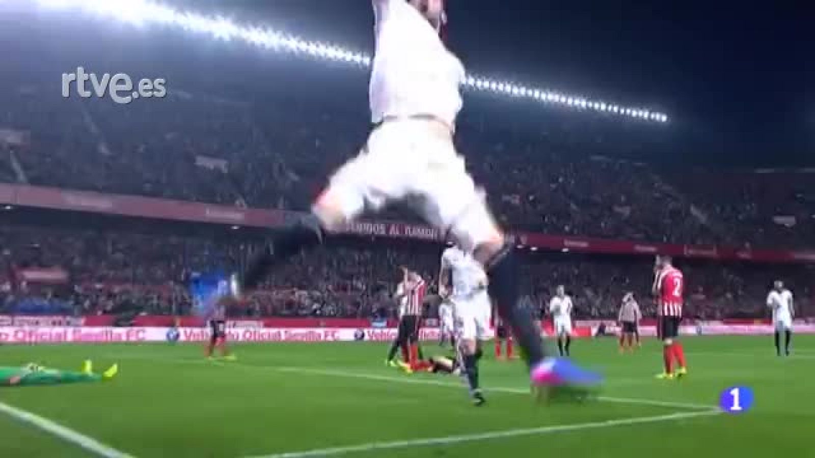 Frenético mercado de fichajes | Ver