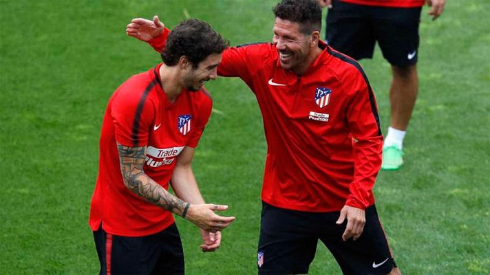 Telediario 1 - El Atlético inicia la pretemporada con 19 jugadores y sin medio equipo
