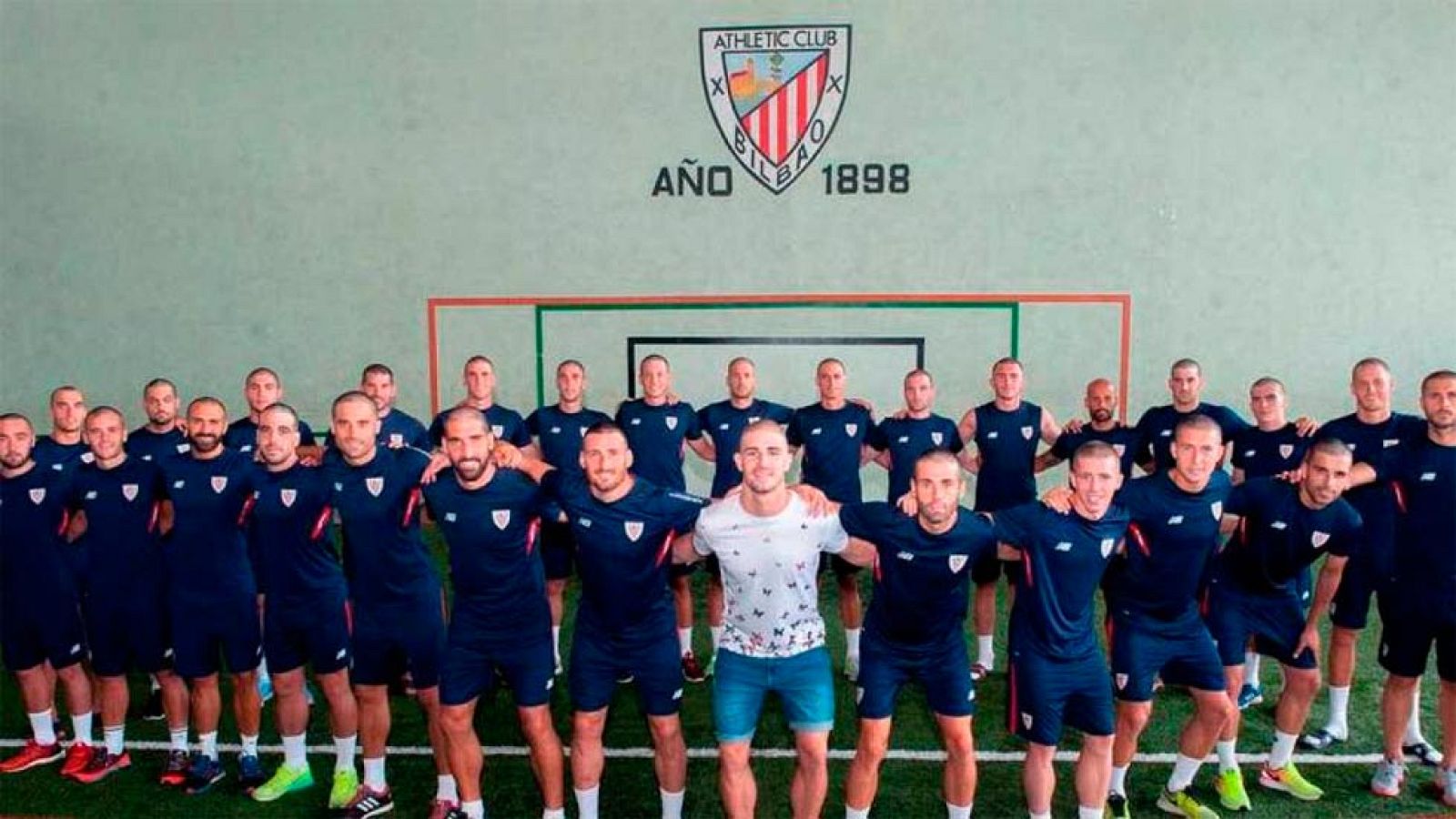 Los jugadores del Athletic se rapan la cabeza como apoyo a Yeray | Ver