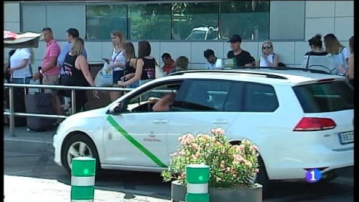 Informatiu Balear - Els taxis pirates proliferen a l'Aeroport d'Eivissa