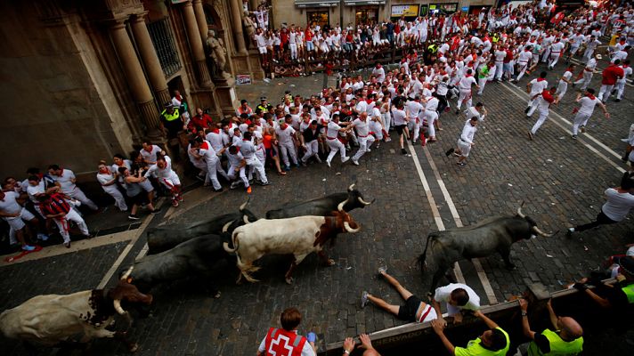 San Fermín - El veloz comienzo de los toros de José Escolar en el segundo encierro de 2017