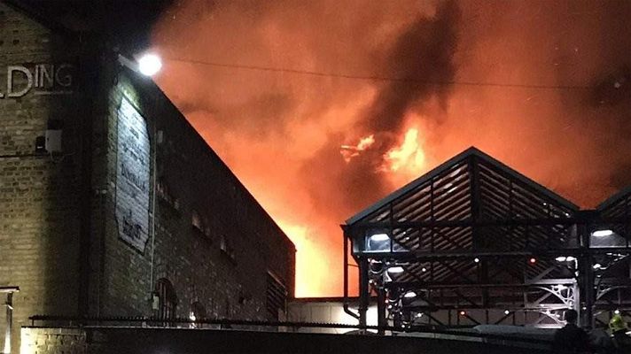 Informativo 24h - Incendio en el Mercado Lock de Camden, en Londres