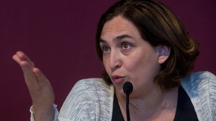 Telediario 1 - Colau facilitará el referéndum del 1-O, pero duda de que sea efectivo