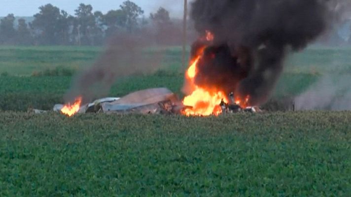 Informativo 24h - Mueren 16 personas al estrellarse un avión militar en EEUU