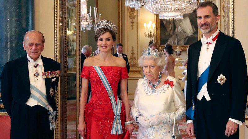 La familia real británica al completo agasaja a Felipe y Letizia con una cena de gala muy española en Windsor