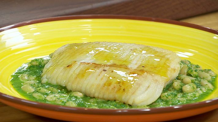 RTVE Cocina - Raya con alubias verdinas en salsa verde