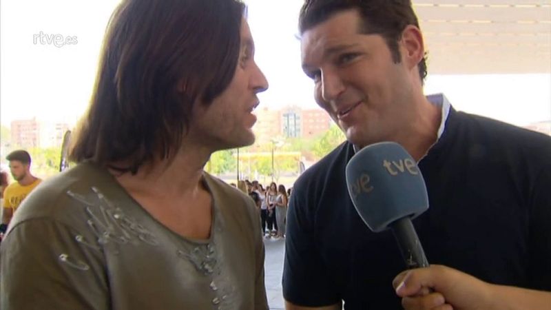 Manu Tenorio y Javian se ponen nost�lgicos en el casting de Sevilla