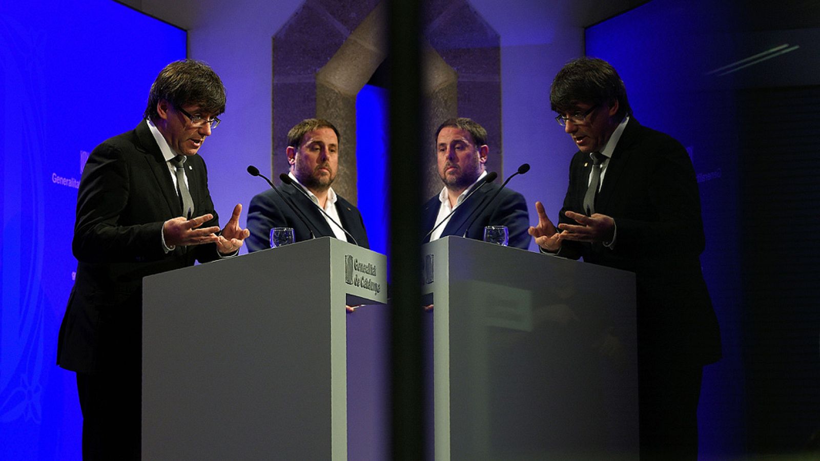 Puigdemont releva a tres consejeros y se rodea de fieles para avanzar hacia el referéndum.