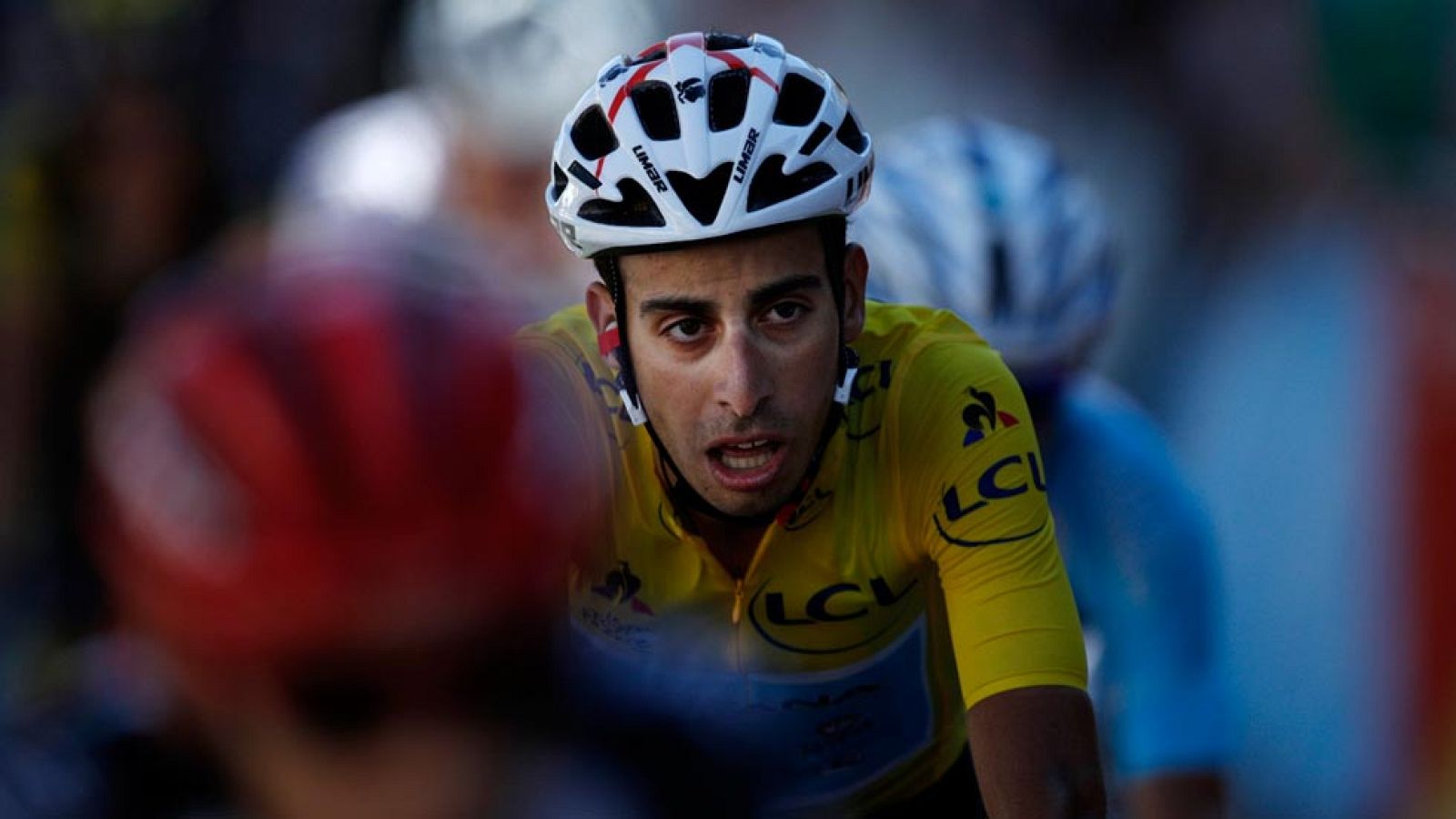 Tour 2017. Etapa 14. Matthews gana en Rodez y Aru, mal colocado, cede el liderato a Froome | Ver