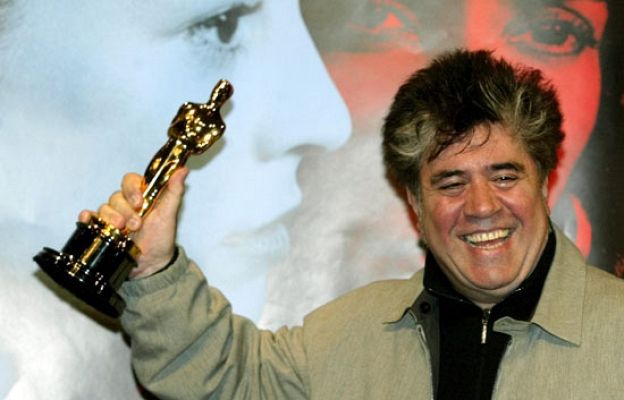 Pedro Almodóvar gana el Oscar al Mejor Guión Original por 'Hable con ella' (2003) | Ver