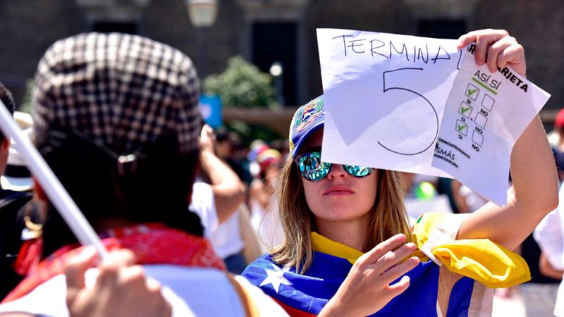 Los venezolanos votan en España la consulta sobre la Asamblea Constituyente