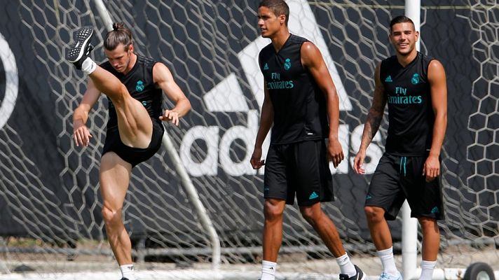 Telediario 1 - Bale y Danilo cumplen años en la concentración del Real Madrid en California
