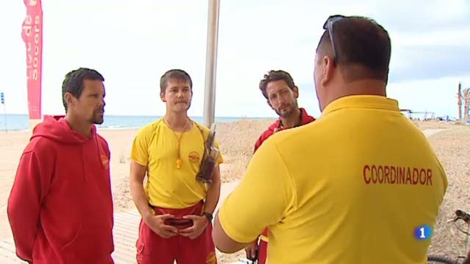 Un dia amb els socorristes de la platja del Prat de Llobregat