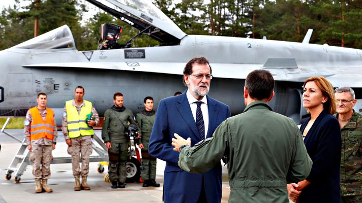 Telediario 1 - Rajoy visita a las tropas españolas desplegadas en Estonia