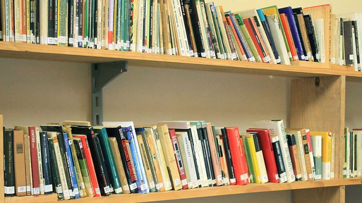 Telediario 1 - La Real Academia claudica ante el "iros" como imperativo de ir