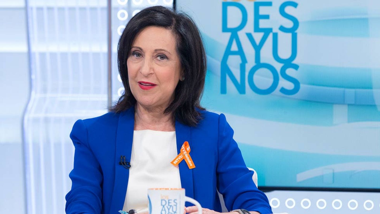 Robles: "Los independentistas llevan a Cataluña al suicicio y el Gobierno no dice qué va a hacer" - Los desayunos | Ver